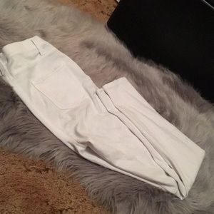White leggings with back pockets